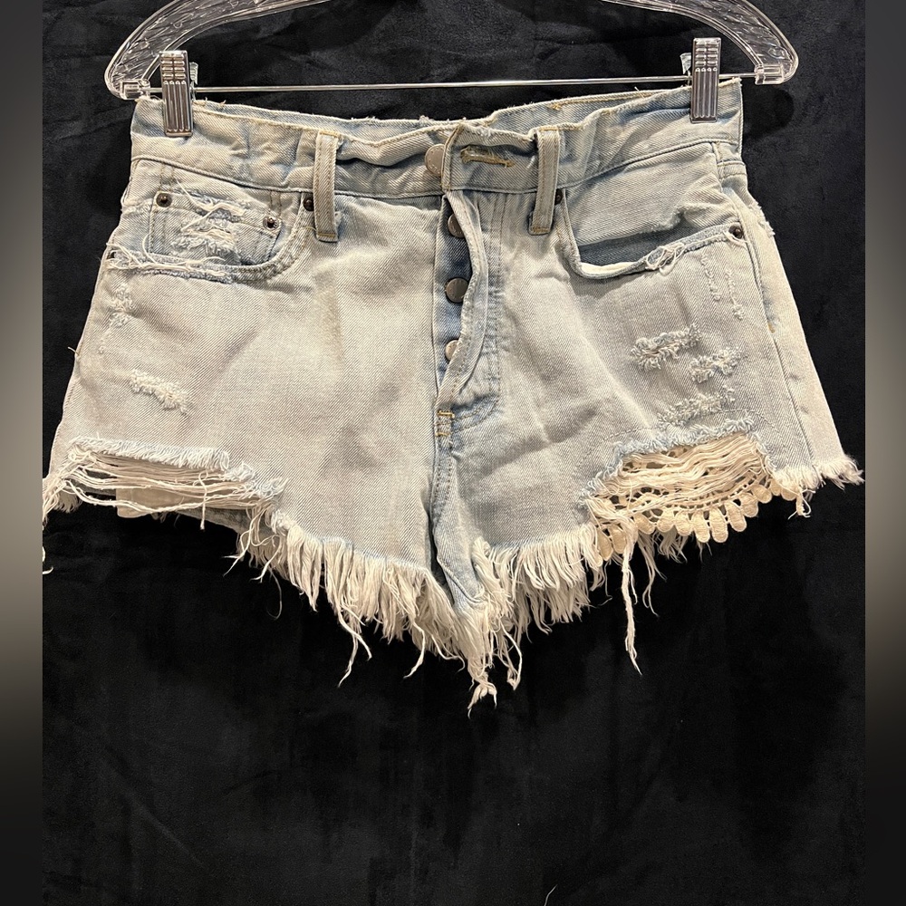 We The Free Distressed Denim Shorts Sz 27